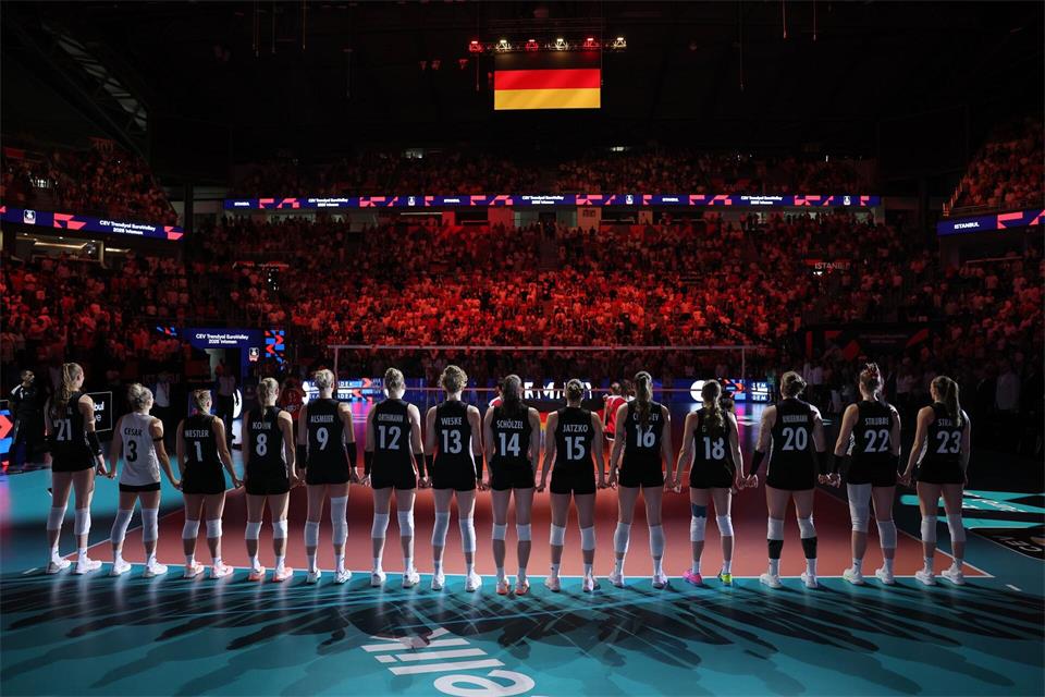 Im Viertelfinale könnten erneut die Gastgeberinnen auf das deutsche Team warten. (Archivbild)Uncredited/AP/dpa