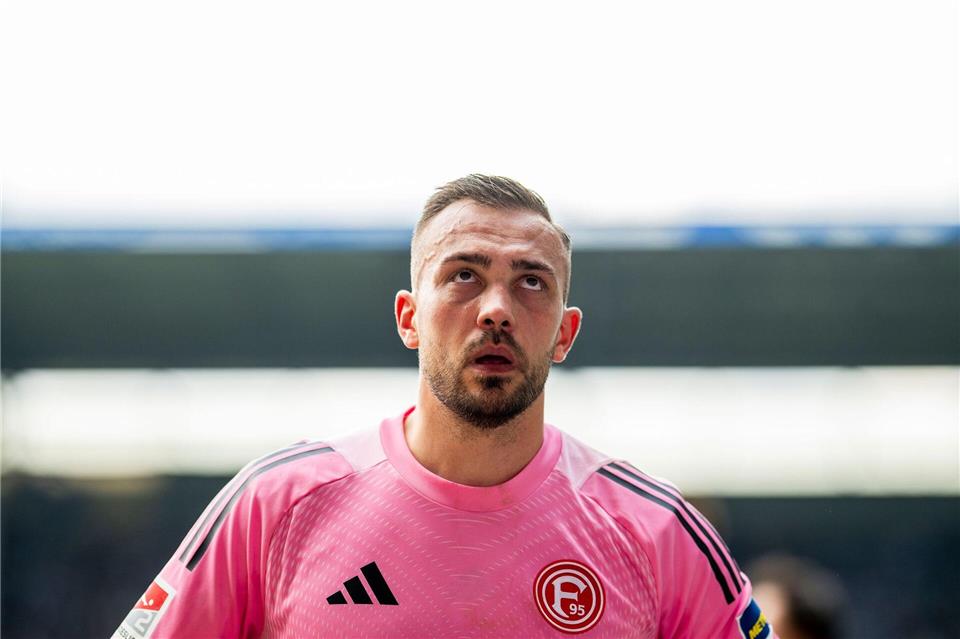 Im Visier von Werder: Düsseldorfs Torwart Florian Kastenmeier. (Archivbild) Julius Frick/dpa