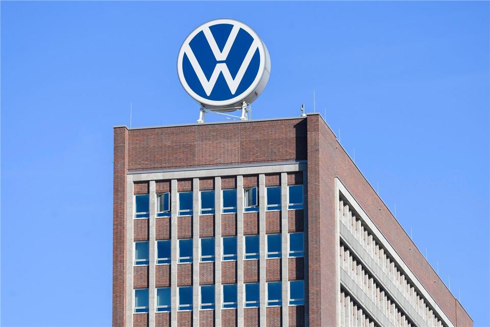 Im Vorstandhochhaus in Wolfsburg traf sich am Donnerstag der Aufsichtsrat. (Archivbild)Julian Stratenschulte/dpa