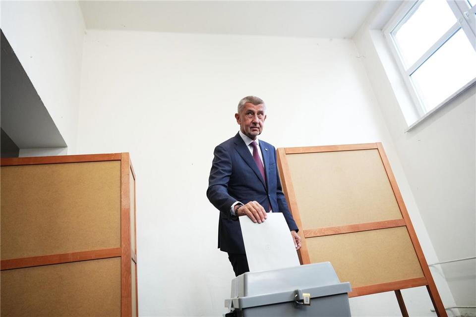 Im Wahlkampf hatte der Umfragefavorit Andrej Babis ein Ende der Waffenlieferungen seines Landes an die Ukraine angekündigt.Petr David Josek/AP/dpa