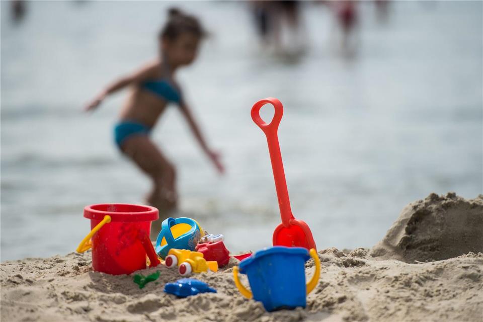 Im Wasser droht Lebensgefahr: Zahlreiche tödliche Badeunfälle gab es am Wochenende auch in NRW. (Symbolbild)Sophia Kembowski/dpa