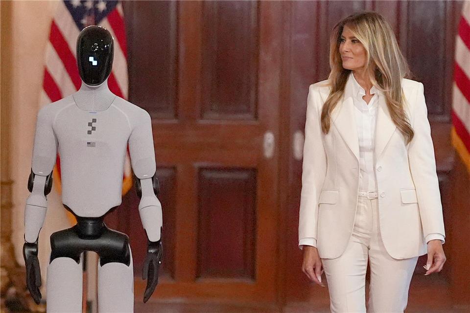 Im Weißen Haus empfängt Melania Trump internationale Gäste – begleitet von einem humanoiden Roboter, der mehrere Sprachen spricht.Jacquelyn Martin/AP