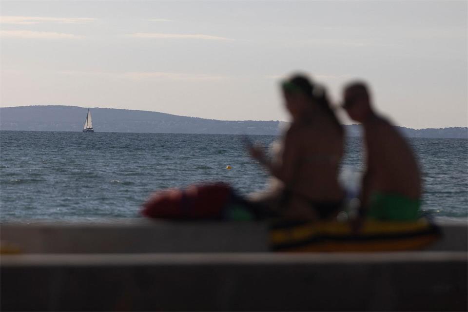  Im Winter ist an der Playa aus Partysicht kaum noch etwas los.Clara Margais/dpa
