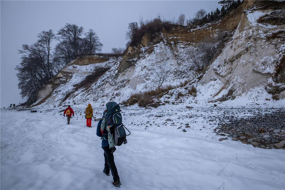 Im Winter kommt es an der Steilküste des Nationalparks Jasmund vermehrt zu Hangrutschen.Jens Büttner/dpa