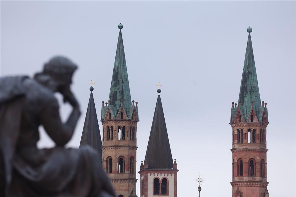 Im Würzburger Dom beginnt das Treffen der Bischöfe mit einem Gottesdienst. (Archivbild)Karl-Josef Hildenbrand/dpa
