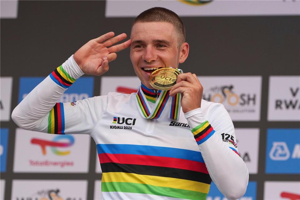 Im Zeitfahren nicht zu schlagen: Evenepoel holt auch den EM-Titel. (Archivbild)Jerome Delay/AP/dpa