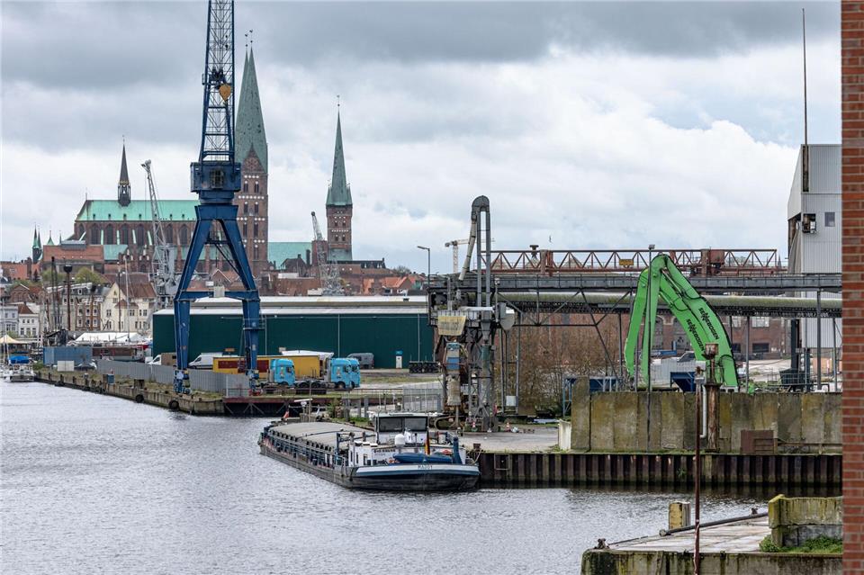 Im Zentrum der Ermittlungen steht eine Handelsfirma aus Lübeck. (Archivbild)Markus Scholz/dpa