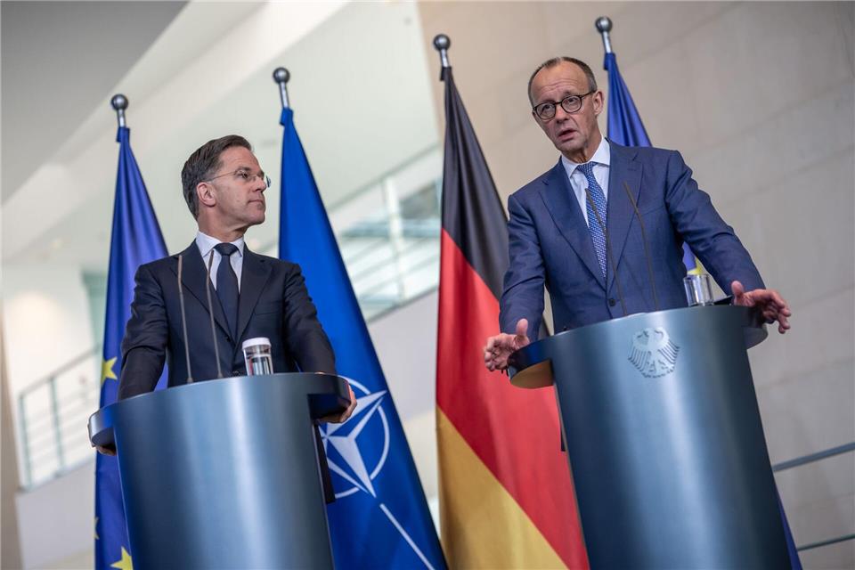 Im Zentrum der Gespräche von Kanzler Friedrich Merz (CDU) mit Nato-Generalsekretär Mark Rutte standen die Verhandlungen über eine Friedenslösung für die Ukraine.Michael Kappeler/dpa