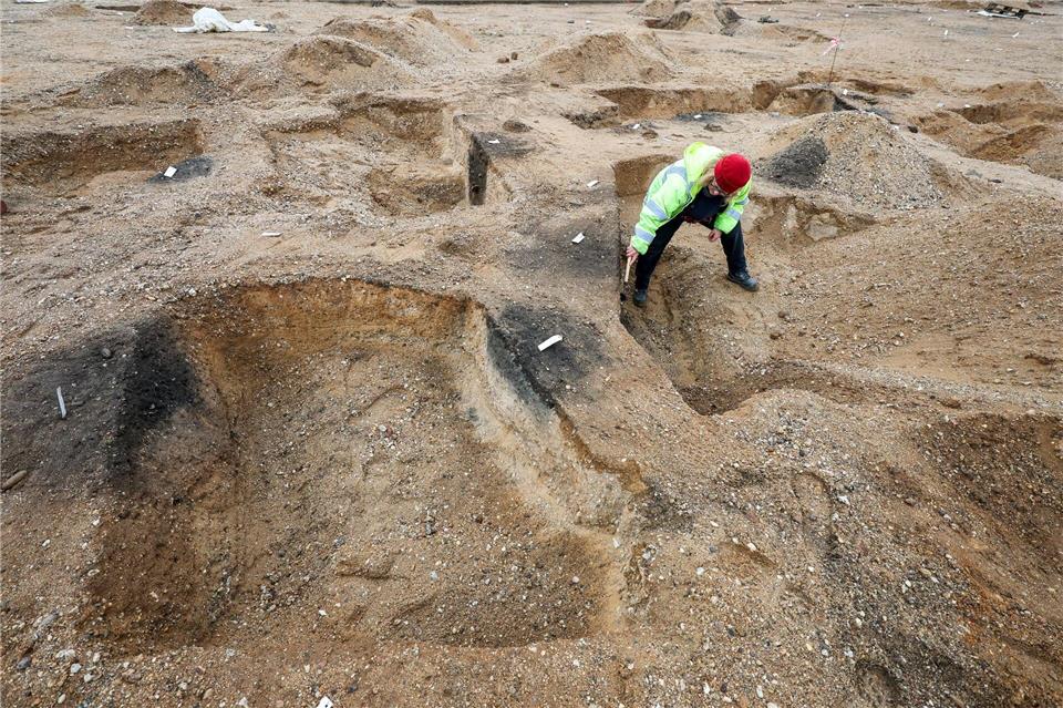 Im Zuge der Grabungen, die bereits seit Oktober vergangenen Jahres andauern, wurden bislang rund 1.900 Objekte gefunden. Jan Woitas/dpa