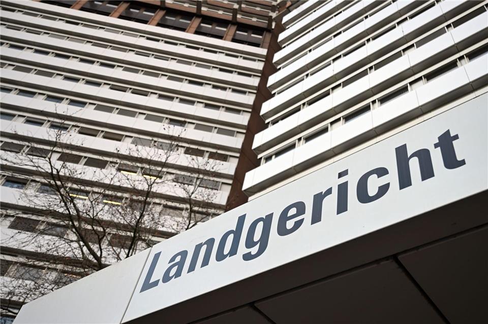 Im Zusammenhang mit Auseinandersetzungen unter Drogenbanden steht jetzt ein weiterer mutmaßlich Beteiligter in Köln vor Gericht. (Symbolbild)Federico Gambarini/dpa