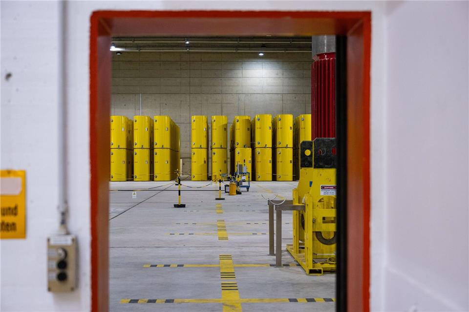 Umstrittene Castor-Transporte sollen noch 2025 starten  Im Zwischenlager Ahaus lagern bereits 305 Castor-Behälter des Typs THTR/AVR. (Archivbild)Guido Kirchner/dpa