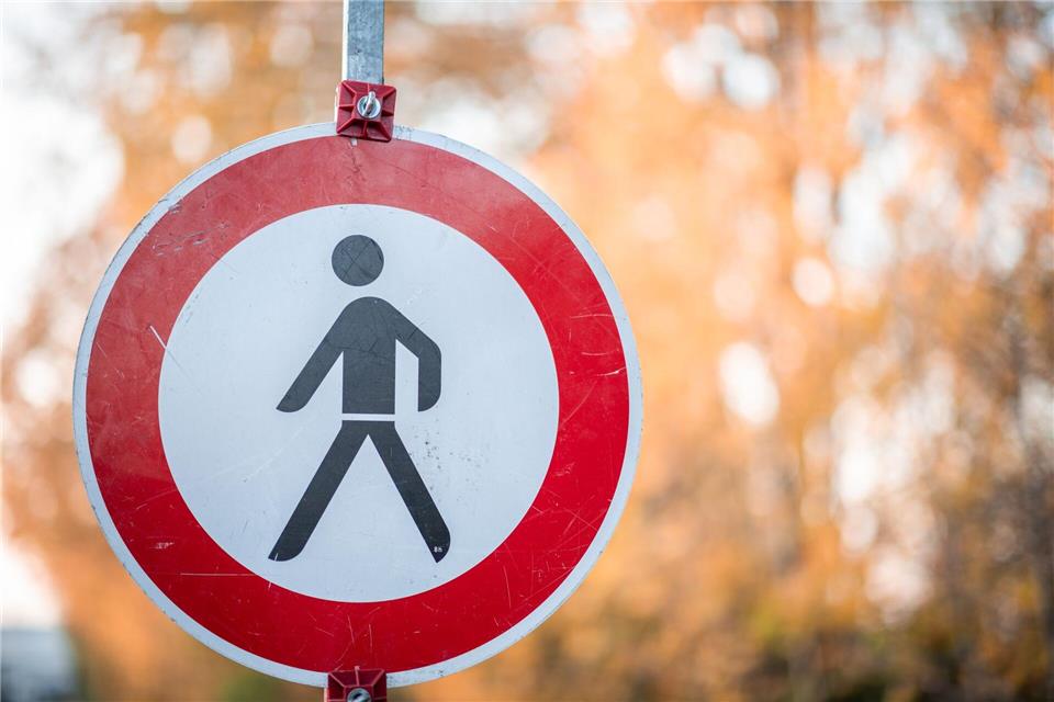 Im aktuellen Fall hatte der neue Nachbar die Durchfahrt nicht mehr geduldet. (Symbolbild)Fabian Strauch/dpa