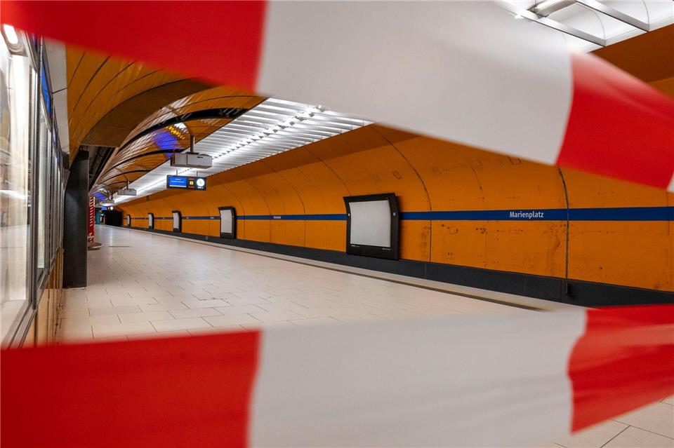 Im bayerischen Nahverkehr könnte es zu weiteren Warnstreiks kommen. (Archivbild)Peter Kneffel/dpa