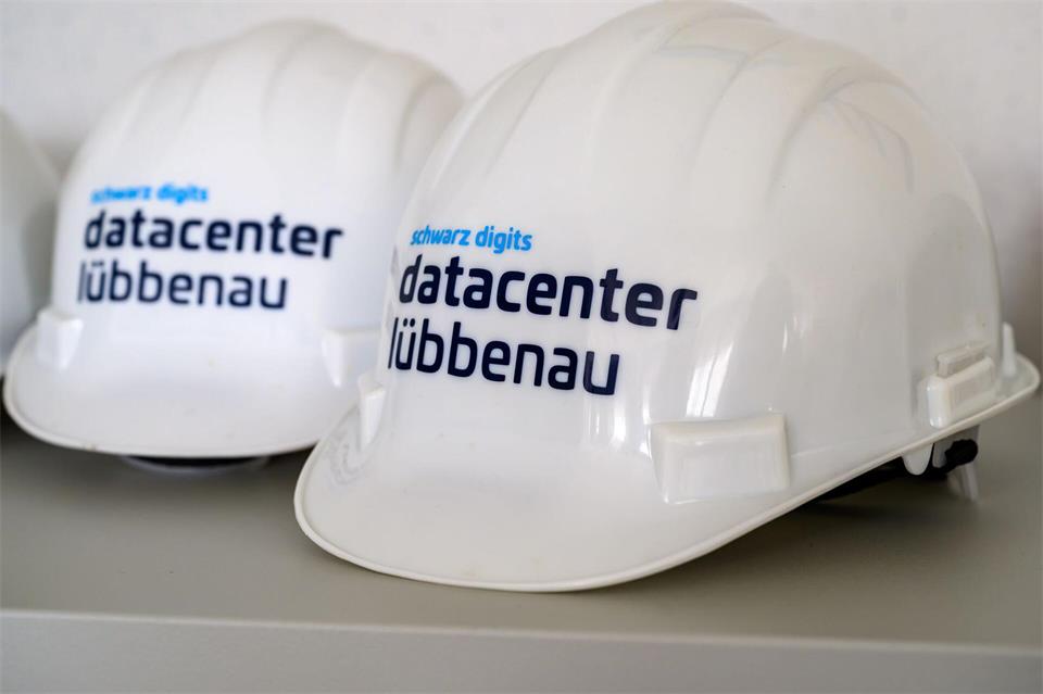 Im brandenburgischen Lübbenau investiert Schwarz aktuell ebenfalls Milliarden in ein neues Rechenzentrum. (Archivbild)Patrick Pleul/dpa