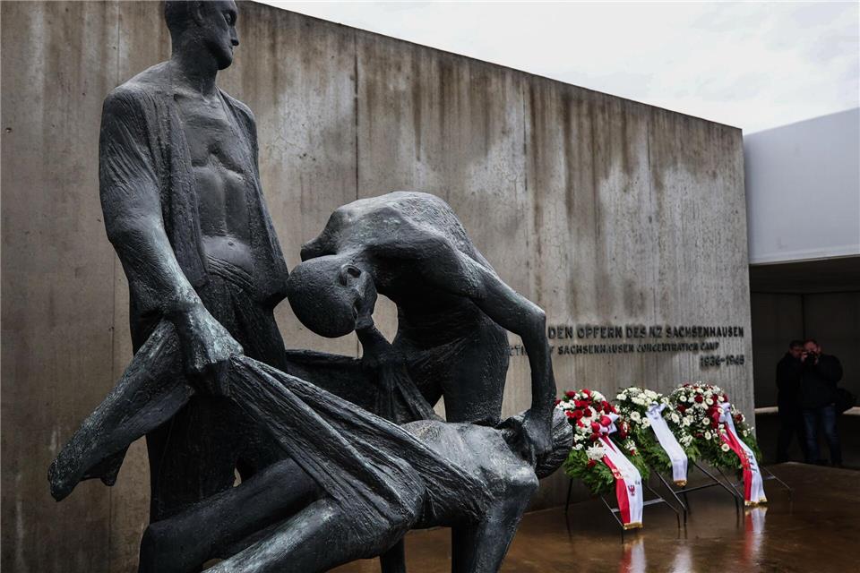 Im ehemaligen KZ Sachsenhausen in Oranienburg und in anderen Städten wird der Opfer des Nationalsozialismus gedacht. (Archivbild)Hannes P. Albert/dpa