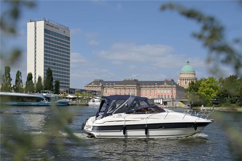 Im ersten Halbjahr 2025 kamen etwas weniger Touristen nach Brandenburg als im Vorjahr. (Symbolbild)Michael Bahlo/dpa