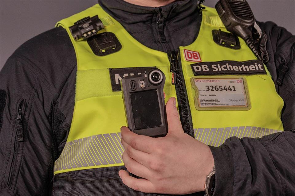 Im ersten Halbjahr 2026 wurden bei DB Regio 989 körperliche Übergriffe gezählt, darunter 22 schwere Körperverletzungen. (Archivbild)Carsten Koall/dpa
