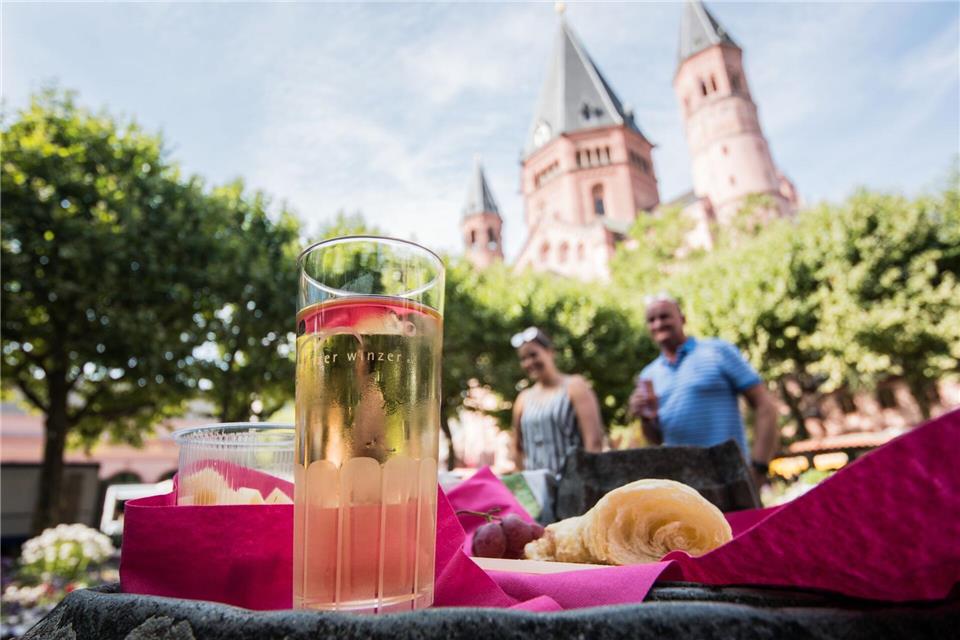 Nach Krisen: Rheinland-Pfalz findet zur Zufriedenheit zurück  Im gesamtdeutschen Vergleich bewegte sich Rheinland-Pfalz in der Umfrage über die Jahre meist im Mittelfeld. (Symbolbild)Andreas Arnold/dpa