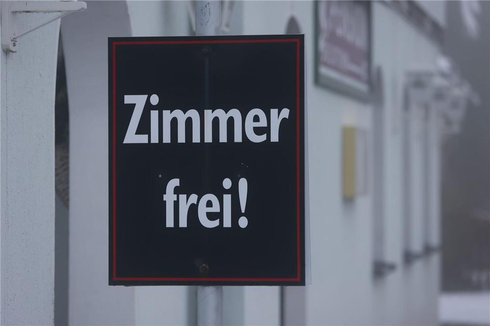 Im gesamten Beherbergungswesen verfehlten die Umsätze real das Vorjahresniveau um 3,8 Prozent (Archivbild)Matthias Bein/dpa