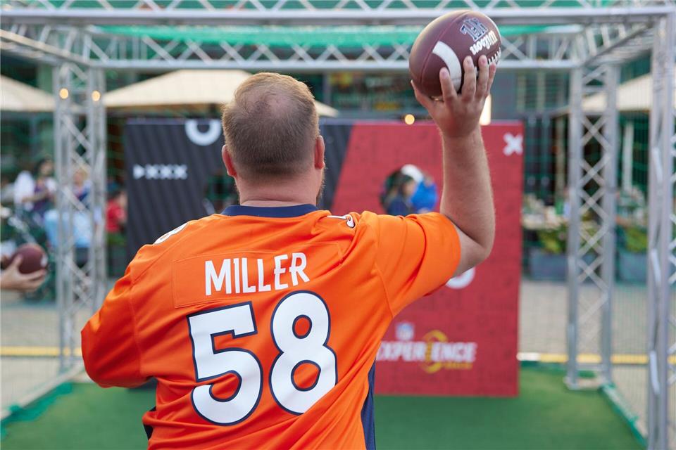 Im gesamten Stadtzentrum bietet die NFL Mitmachaktionen für die Fans. (Archivbild)Joerg Carstensen/dpa