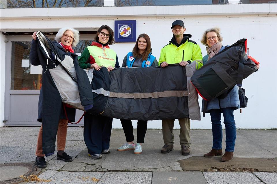 Im gesamten Winter 2025/26 sollen 1.000 davon verteilt werden.Georg Wendt/dpa