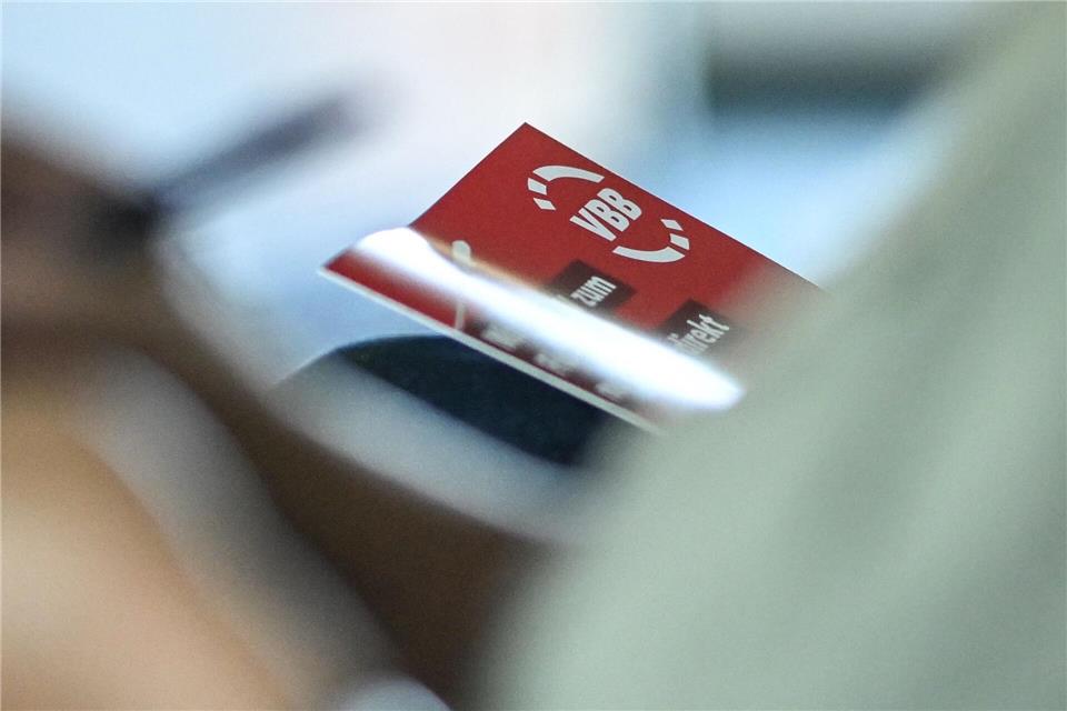 Im neuen Jahr kommen Änderungen auf die Brandenburgerinnen und Brandenburger zu. (Symbolbild)Britta Pedersen/dpa