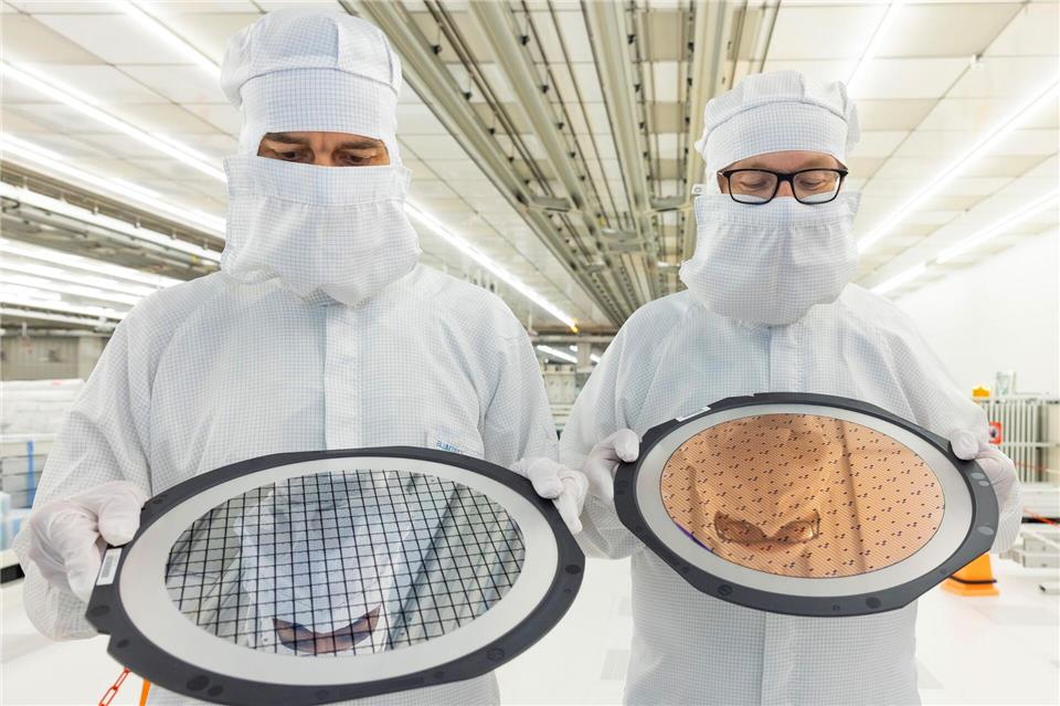 Im neuen Werk von Infineon in Dresden entstehen Chips auf 300-mm-Wafern. Jürgen Lösel/dpa