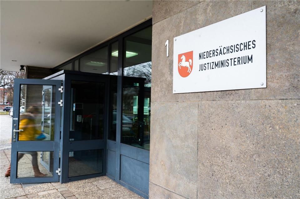 Im niedersächsischen Justizministerium beginnt die Aufarbeitung. (Archivbild)Alicia Windzio/dpa