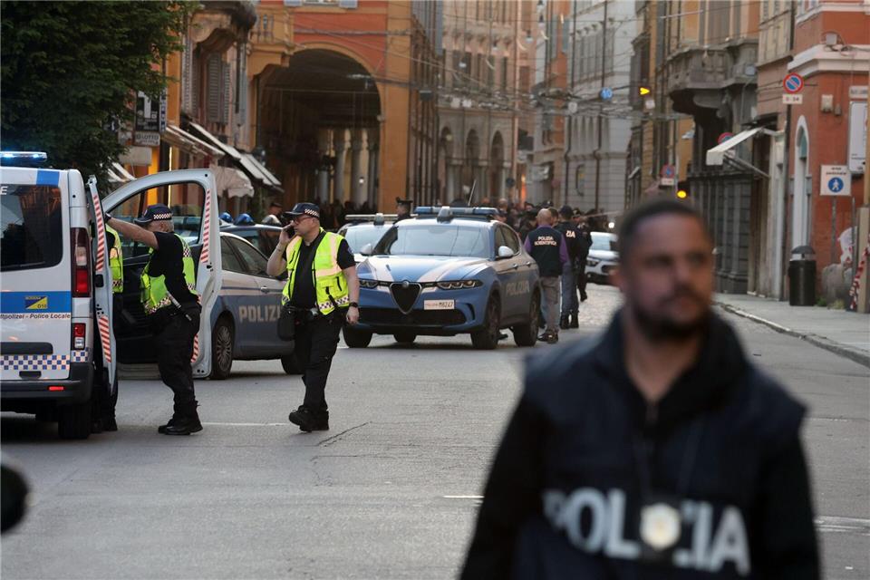 Im norditalienischen Modena fuhr ein Auto in eine Menschenmenge.Ipa/IPA via ZUMA Press/dpa