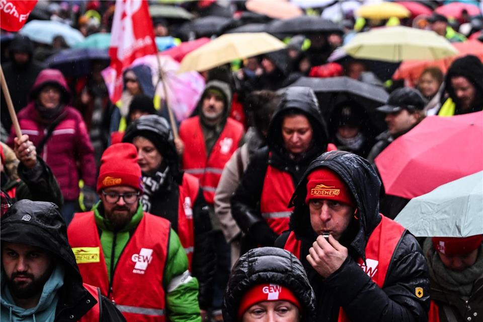 Im öffentlichen Dienst Berlins riefen Gewerkschaften seit Dezember schon mehrfach zu Warnstreiks auf, um ihre Tarifforderungen zu untermauern. (Archivbild)Britta Pedersen/dpa