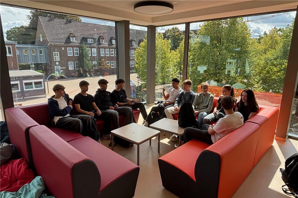 Im offenen Bereich des Oberstufenzentrums haben die Schüler Platz zum Lernen und Reden bei bester Aussicht.