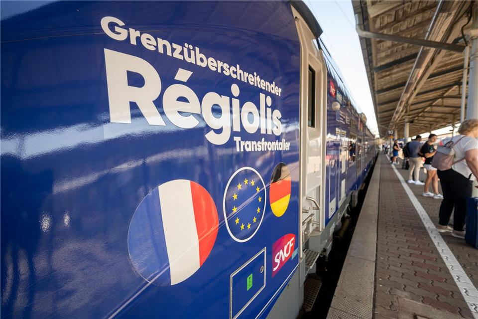Im regionalen Bahnverkehr zwischen Deutschland und Frankreich gibt es bald moderne Züge und bessere Anschlüsse (Archivbild).Harald Tittel/dpa