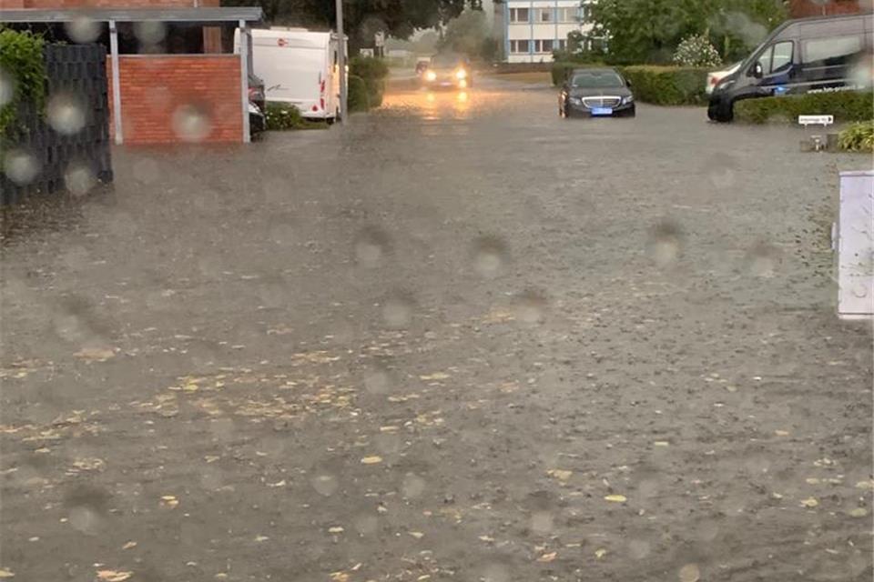 Im vergangenen August hatte Starkregen mehrere Straßen in Raesfeld überschwemmt.