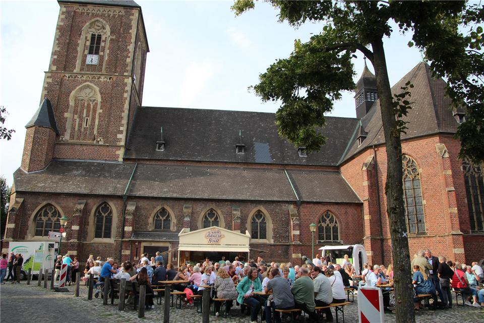 Im vergangenen Jahr fand der Burg-Genuss wegen der Bauarbeiten auf dem Burgplatz auf dem Kirchplatz statt.