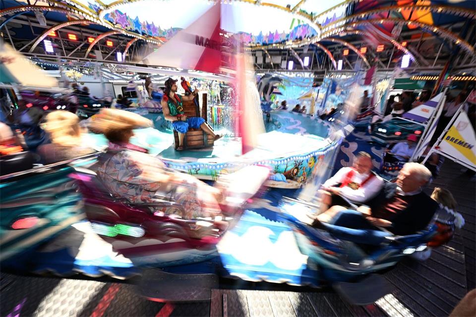 Im vergangenen Jahr fuhren Wiesn-Chef und der damalige OB Dieter Reiter noch im „Happy Sailor“ - damals war nichts beanstandet worden. (Archivbild) Felix Hörhager/dpa