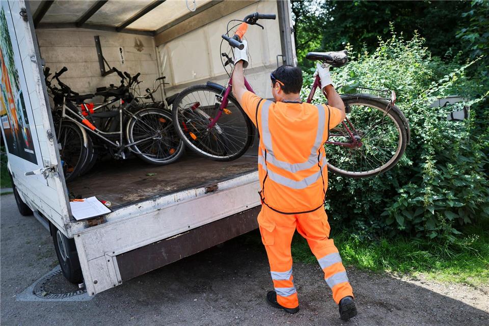 Im vergangenen Jahr hat die Stadtreinigung Hamburg knapp 5.600 Schrottfahrräder eingesammelt - deutlich mehr als in den Vorjahren. (Archivbild)Christian Charisius/dpa