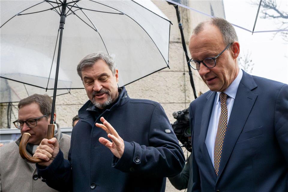 Im vergangenen Jahr kam CDU-Chef Merz noch als Kanzlerkandidat nach Seeon - nun darf er erstmals als Kanzler an der Klausur der CSU teilnehmen. (Archivbild)Peter Kneffel/dpa