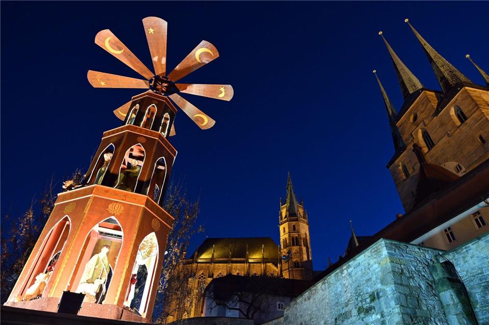 Im vergangenen Jahr kamen rund 1,25 Millionen Menschen auf den beliebten Erfurter Weihnachtsmarkt. (Archivbild)Martin Schutt/dpa-Zentralbild/dpa
