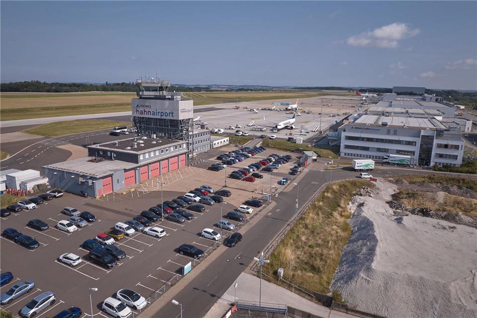 Im vergangenen Jahr verzeichnete der Flughafen Hahn nach eigenen Angaben ein Passagieraufkommen von knapp 2,2 Millionen Menschen. (Archivbild)Thomas Frey/dpa