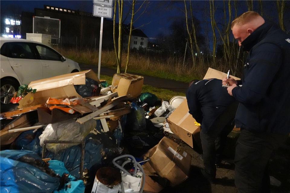 Im vergangenen Jahr wurden fast 6.000 Tonnen Müll illegal entsorgt. (Archivbild)Tim Vogel/dpa