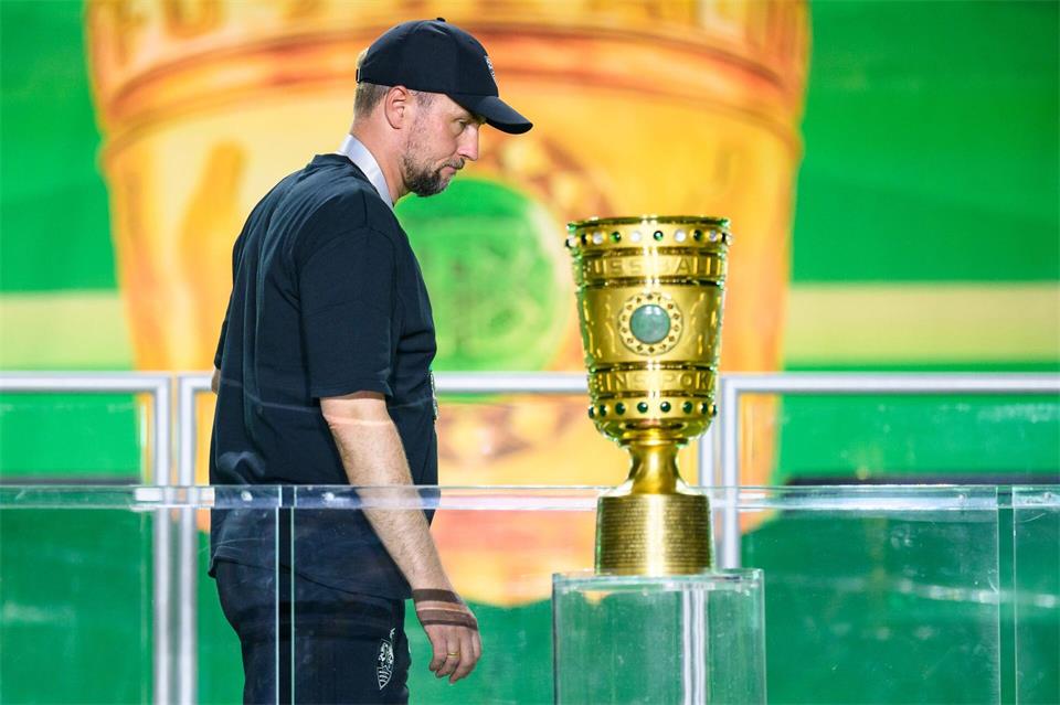 Im vergangenen Mai verlor Sebastian Hoeneß mit dem VfB Stuttgart das Pokal-Finale gegen den FC Bayern. (Archivbild)Tom Weller/dpa