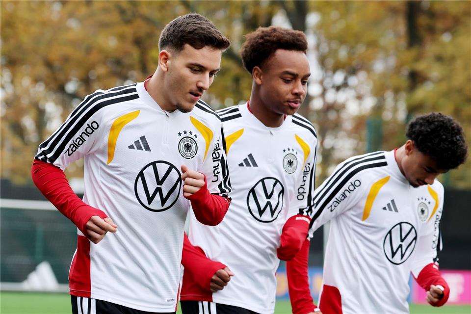 Im vergangenen November trainierten sie gemeinsam bei der DFB-Auswahl: Said El Mala (l) und Assan Ouédraogo. (Archivbild)Christian Charisius/dpa