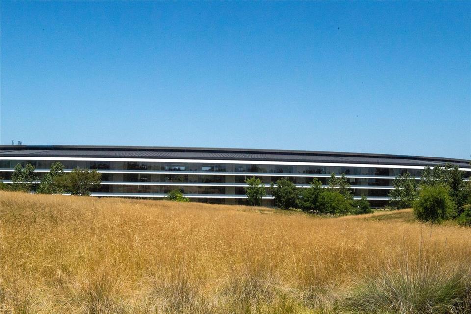 Im weiträumigen Innengelände der ringförmigen Zentrale ist Platz für eine Bühne. (Archivbild)Andrej Sokolow/dpa