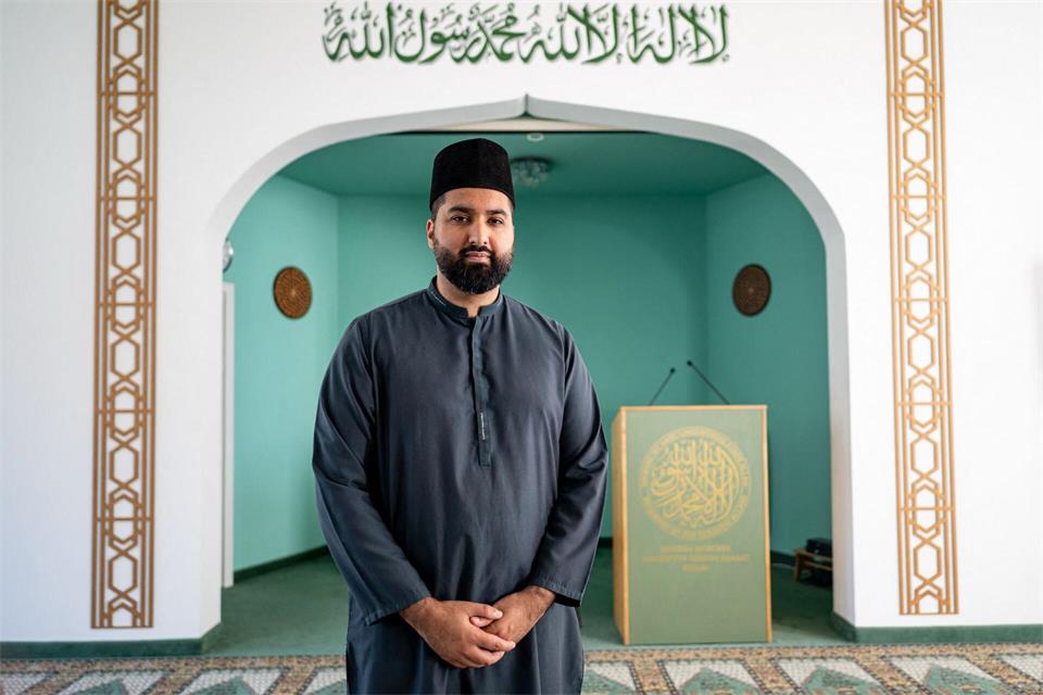 Imam Khalid bezeichnet die Muslime in Berlin als Unterstützung im Kampf gegen Rechtsextremismus. Fabian Sommer/dpa