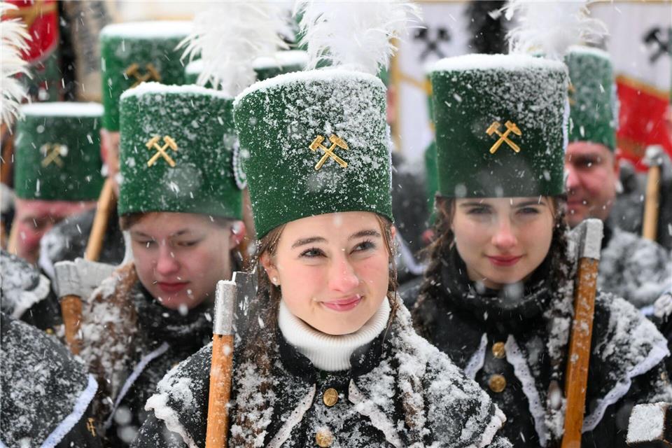 Immaterielles Kulturerbe: die Bergparaden im Advent.Hendrik Schmidt/dpa
