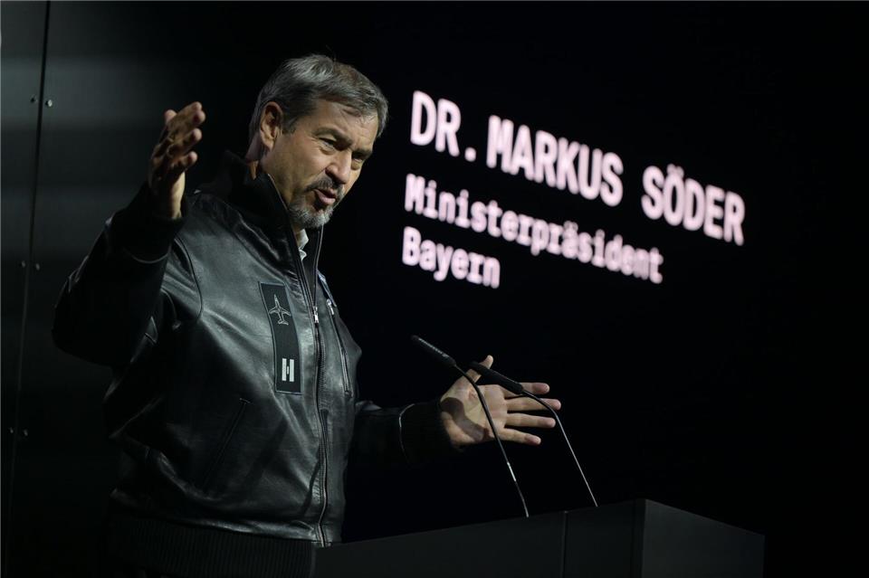 Immer häufiger wechselt Markus Söder für seine Termine die Garderobe passend zum Thema. (Archivbild)Peter Kneffel/dpa