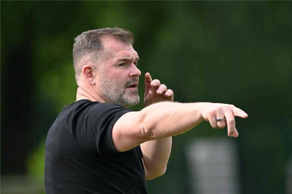 Immer höchst engagiert bei der Sache: Mit dem Aufstieg des FC Schalke 04, der WM-Qualifikation von Bosnien-Herzegowina und dem Bezirksliga-Klassenerhalt des SC Reken erlebte Daniel Sekic ein verrücktes Saisonfinale – jetzt darf es gerne mal ruhiger zugehen.
