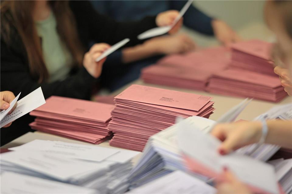 Immer mehr Briefwähler: Bei der Landtagswahl vor fünf Jahren gab fast jeder Dritte seine Stimme per Brief ab. (Archivbild) Matthias Bein/dpa