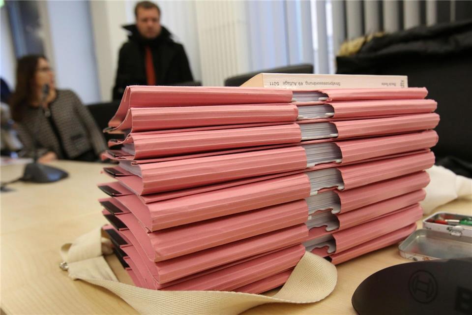 Zehntausende offene Ermittlungen in MV Immer mehr Strafverfahren bleiben unbearbeitet – auch in MV wächst der Aktenberg. (Symbolbild)picture alliance / dpa