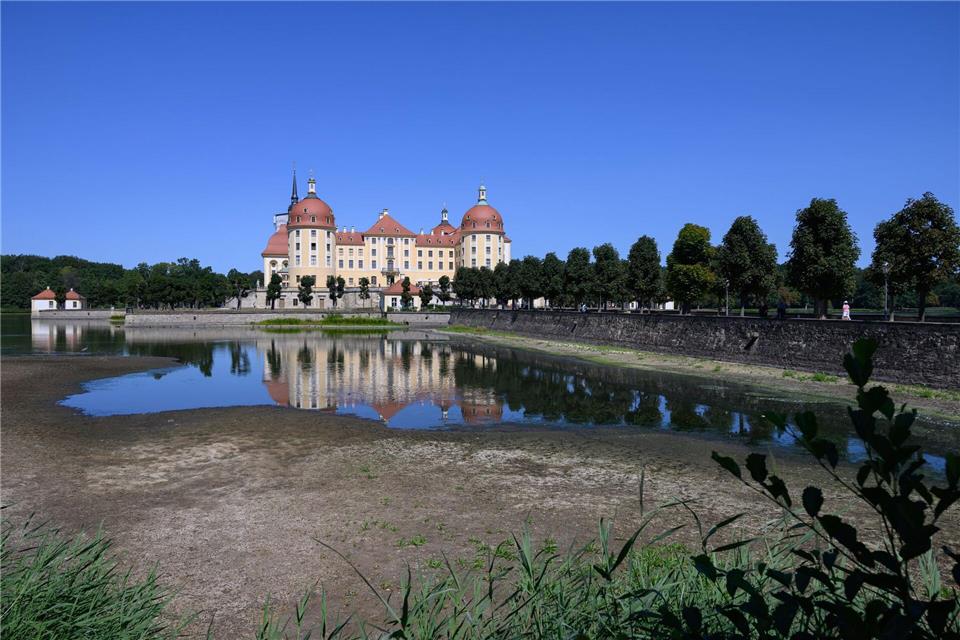 Immer mehr Teiche in Sachsen trocknen wegen der anhaltenden Trockenheit aus ausbleibender Niederschläge aus.Robert Michael/dpa